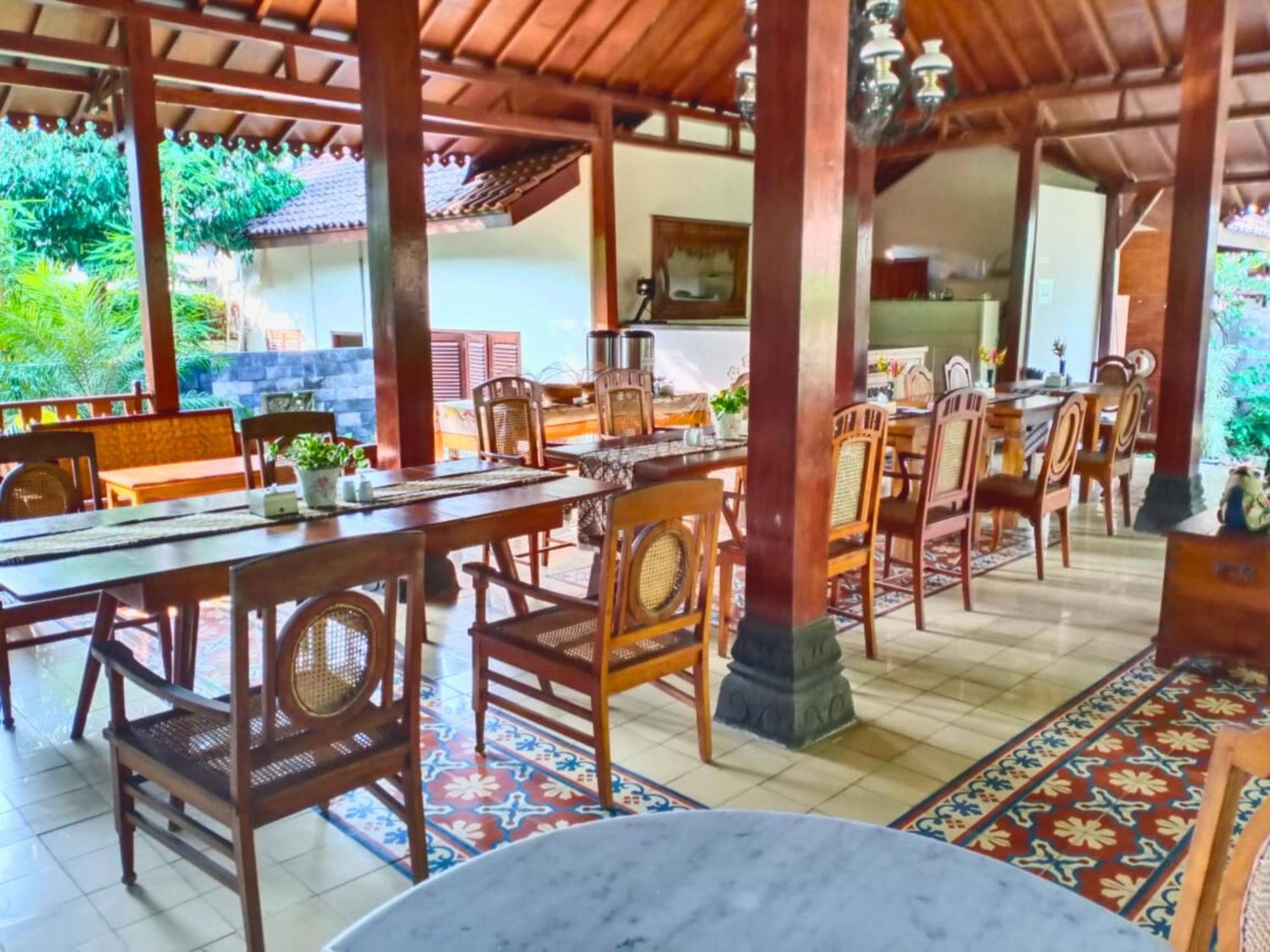 Hotel Ndalem Nitihardjan Magelang Esterno foto