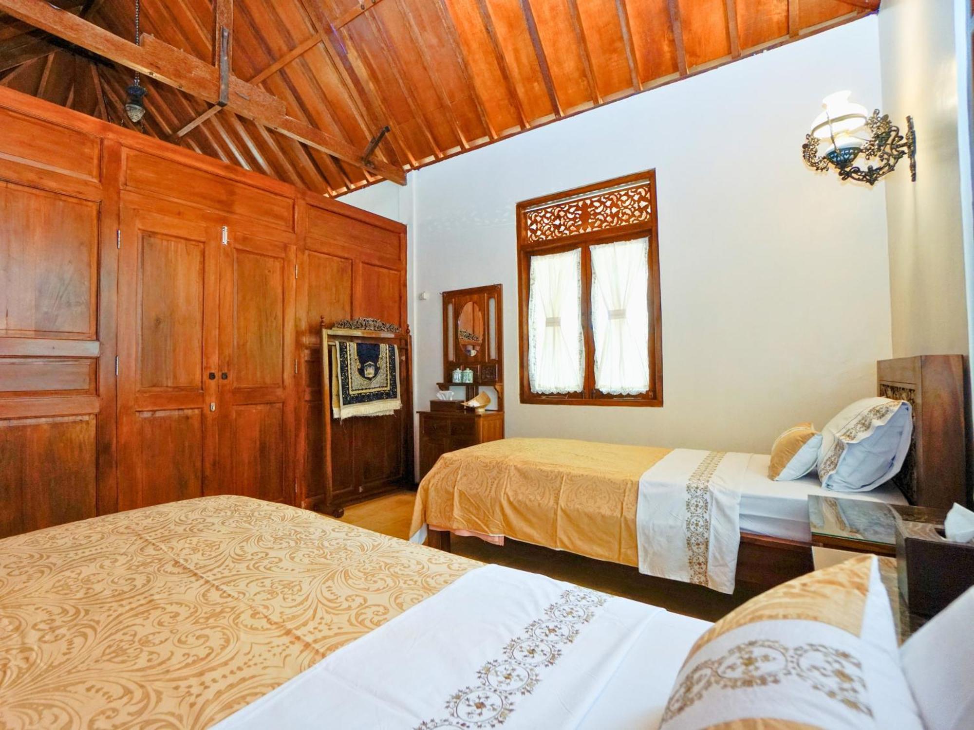 Hotel Ndalem Nitihardjan Magelang Esterno foto