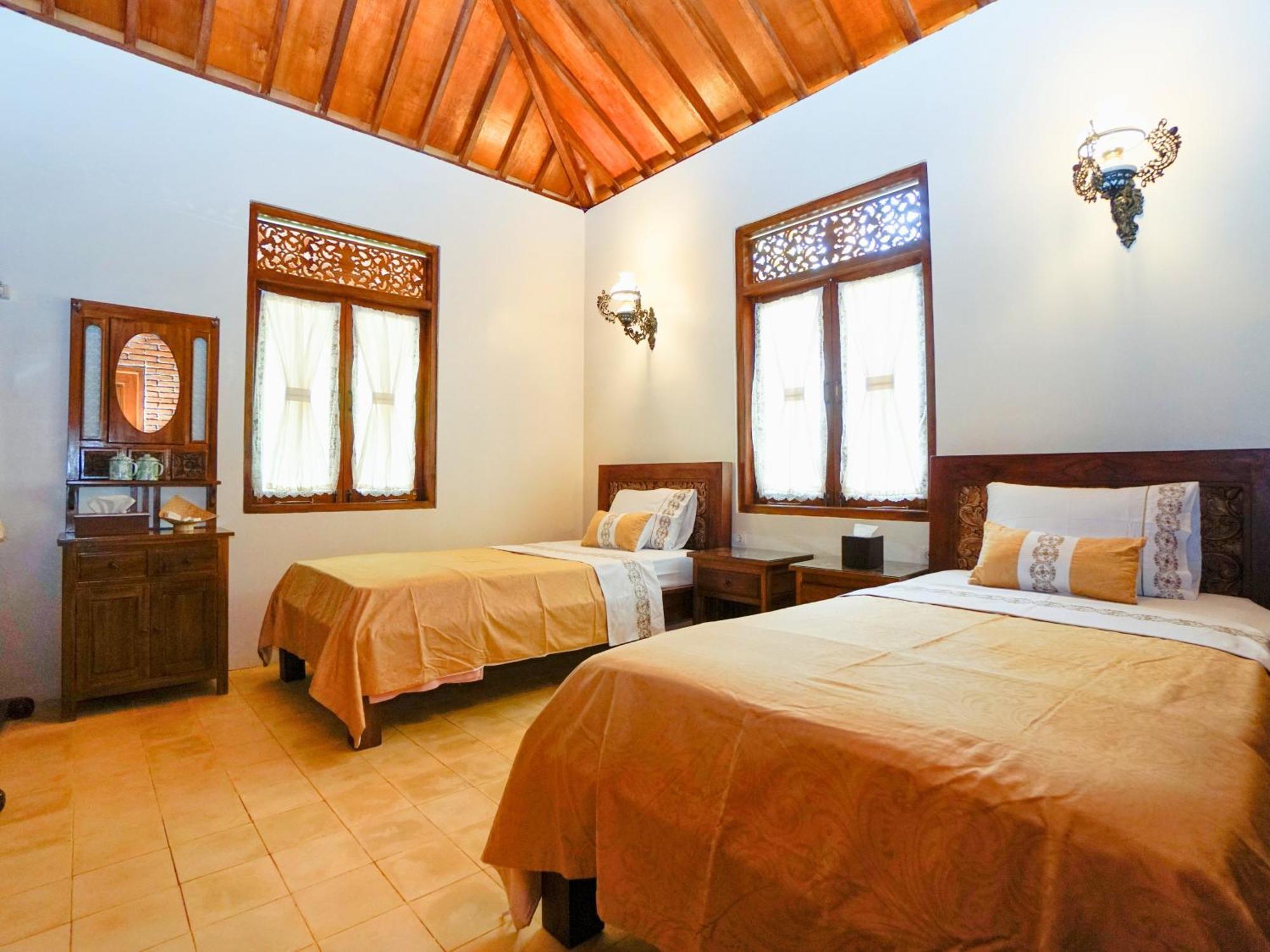 Hotel Ndalem Nitihardjan Magelang Esterno foto