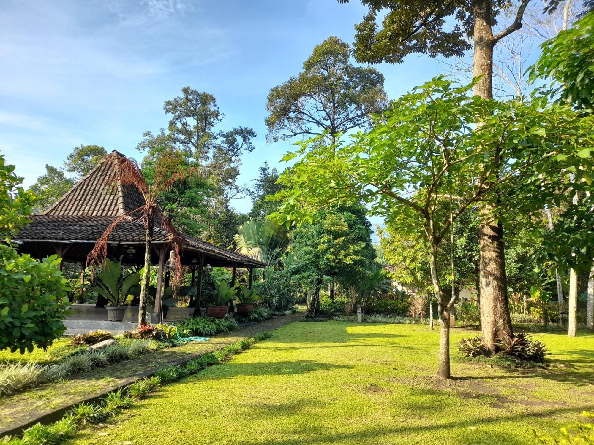 Hotel Ndalem Nitihardjan Magelang Esterno foto