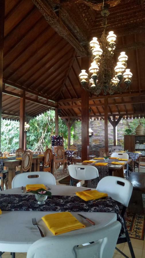 Hotel Ndalem Nitihardjan Magelang Esterno foto